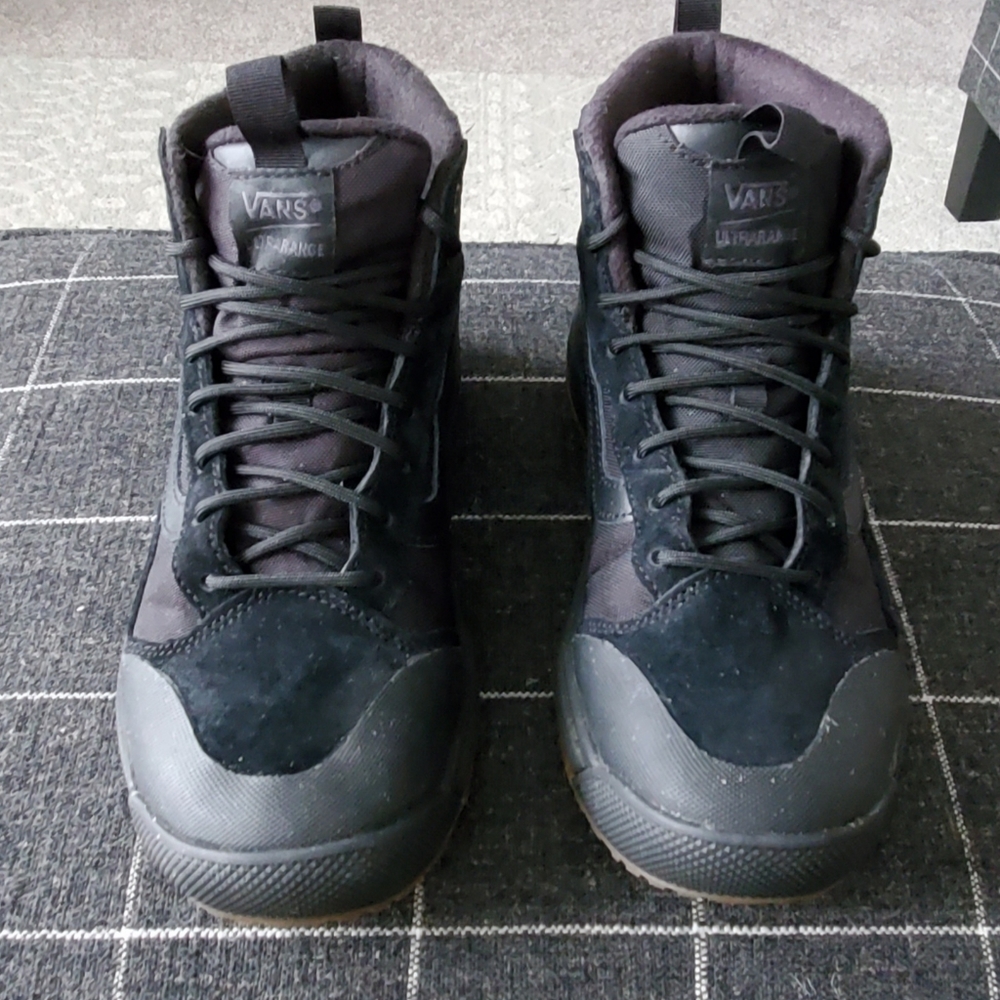 Vans Ultrarange Exo SE, Black/Black, EUC with Box, Size 7.5 Men/9 Women